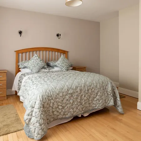 Loch View House In Loch Gowna